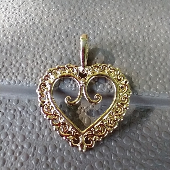 Women's gold tone reversible heart pendant. - Picture 1 of 2